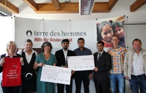 Sportler 4 a childrens world mit Danuta Sacher (tdh) und Vertretern unserer Freunde von der Ahmadiyya Gemeinde Osnabrück